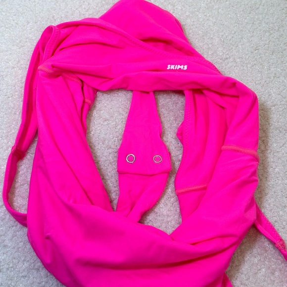 Skims Square Neck Body Suit - Picture 4 of 4